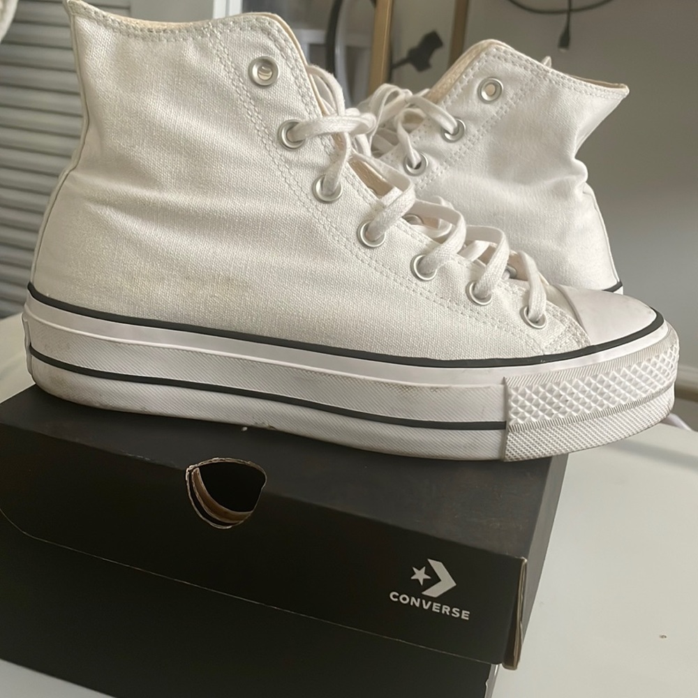 Women’s platform converse